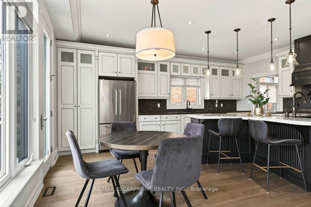 195 Pomona Avenue, Burlington, Ontario  L7N 1S9 - Photo 14 - W12913418