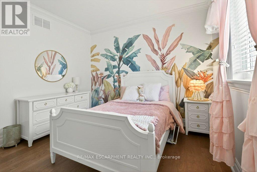 195 Pomona Avenue, Burlington, Ontario  L7N 1S9 - Photo 32 - W12913418