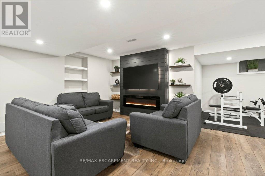 195 Pomona Avenue, Burlington, Ontario  L7N 1S9 - Photo 37 - W12913418