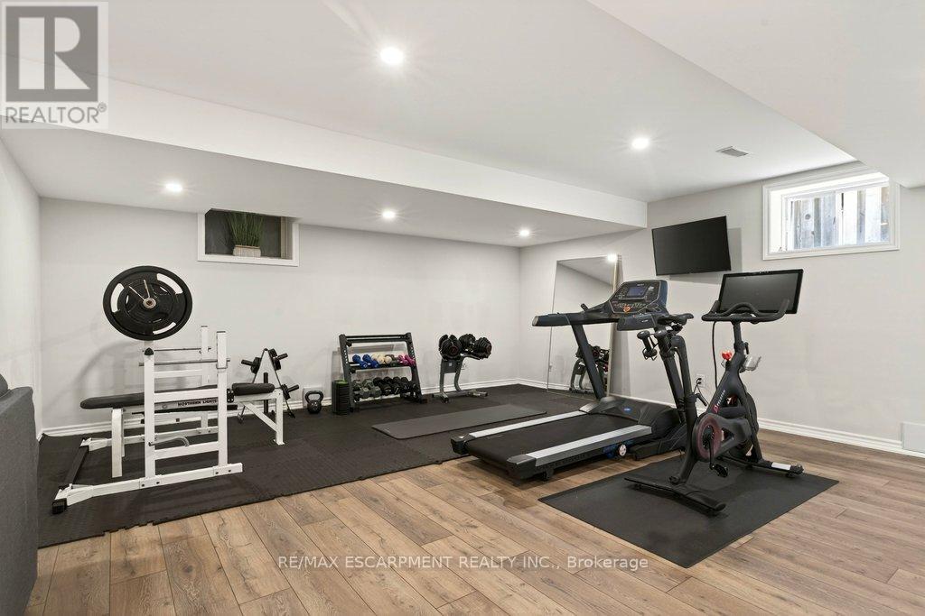 195 Pomona Avenue, Burlington, Ontario  L7N 1S9 - Photo 39 - W12913418