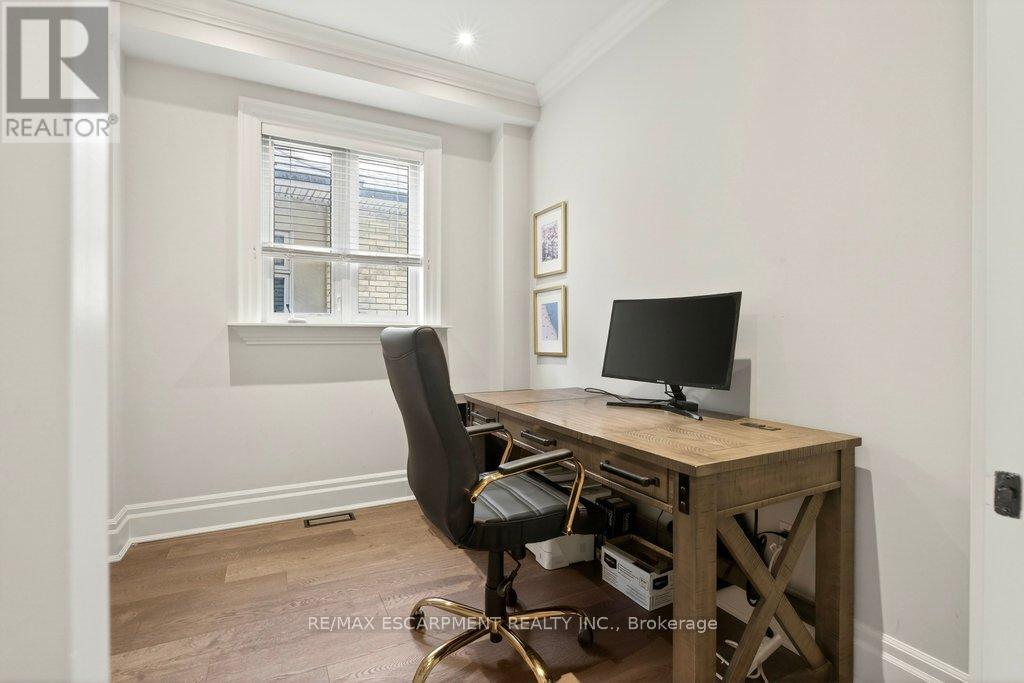 195 Pomona Avenue, Burlington, Ontario  L7N 1S9 - Photo 4 - W12913418