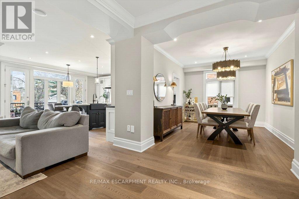 195 Pomona Avenue, Burlington, Ontario  L7N 1S9 - Photo 8 - W12913418