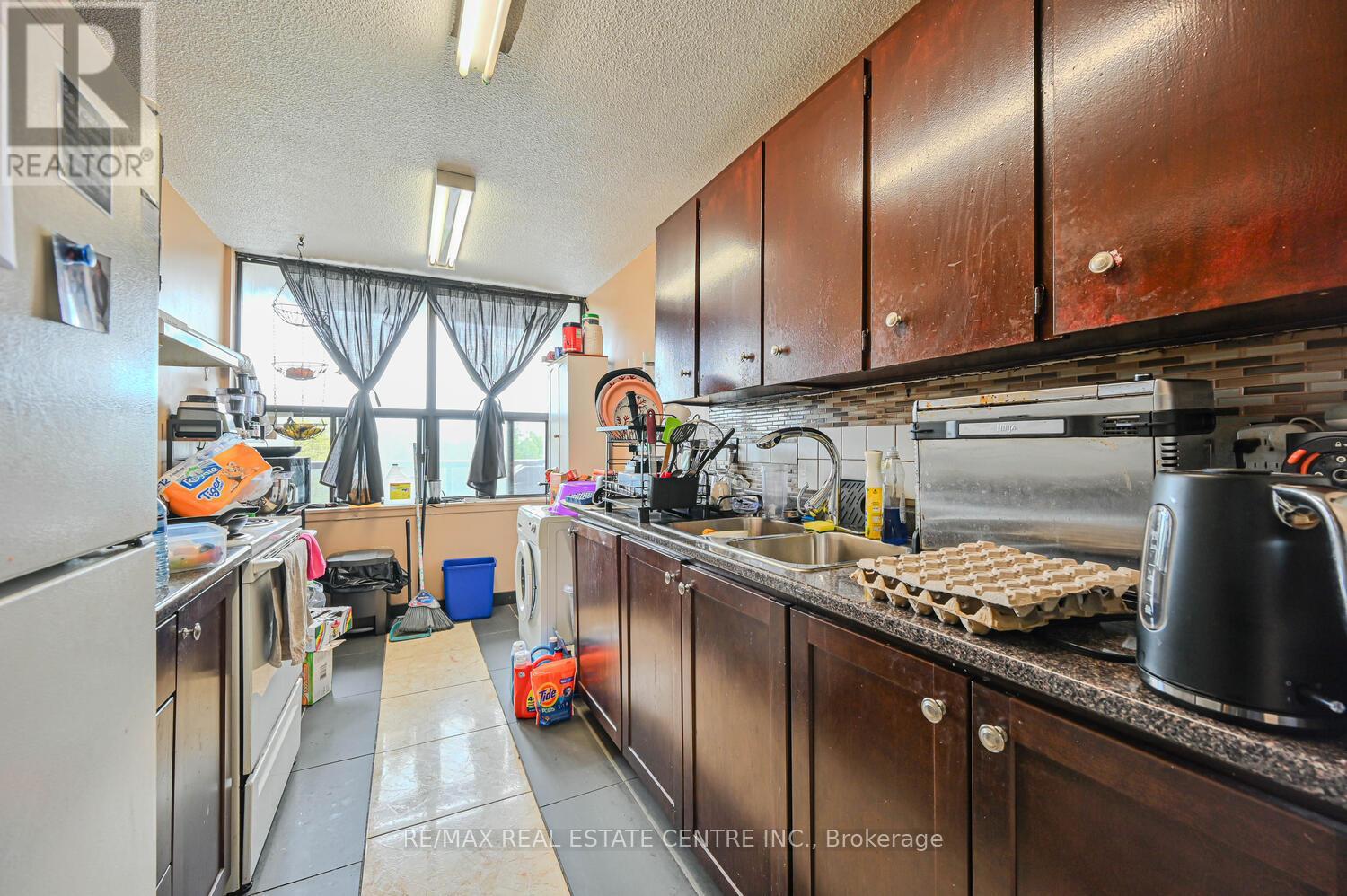403 - 21 Knightsbridge Road, Brampton (Queen Street Corridor), Ontario  L6T 3Y1 - Photo 17 - W12913432