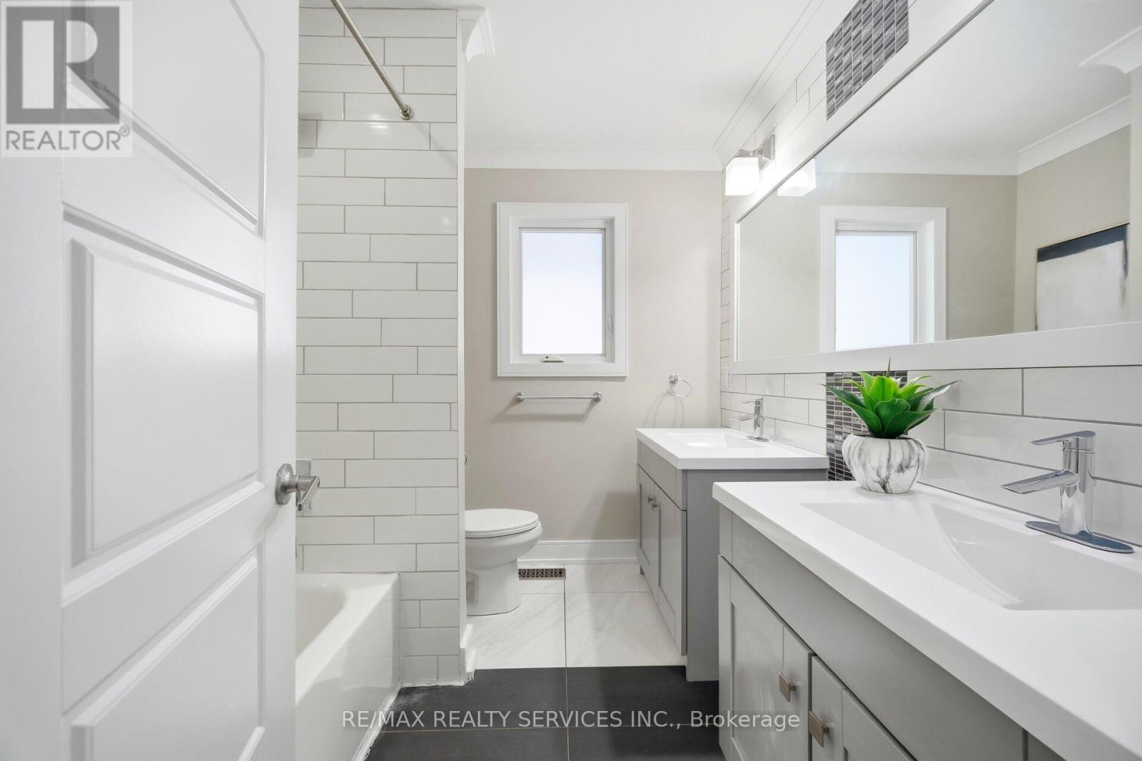 6037 Old Church Road, Caledon (Caledon East), Ontario  L7C 1H8 - Photo 22 - W12913434