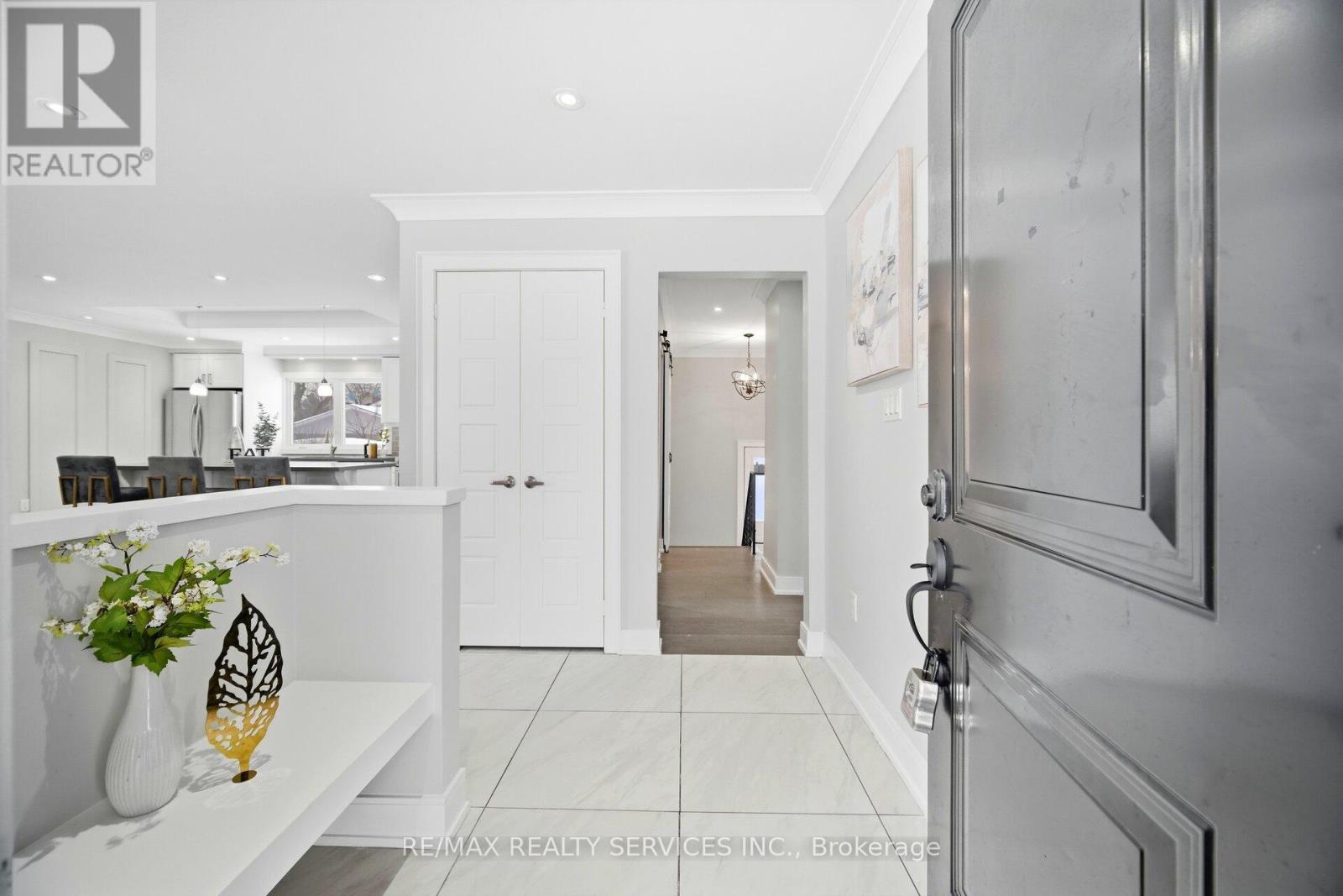 6037 Old Church Road, Caledon (Caledon East), Ontario  L7C 1H8 - Photo 6 - W12913434