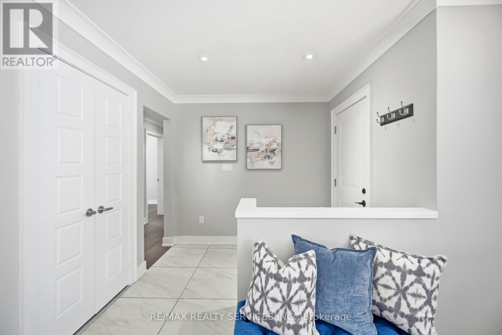 6037 Old Church Road, Caledon (Caledon East), Ontario  L7C 1H8 - Photo 7 - W12913434