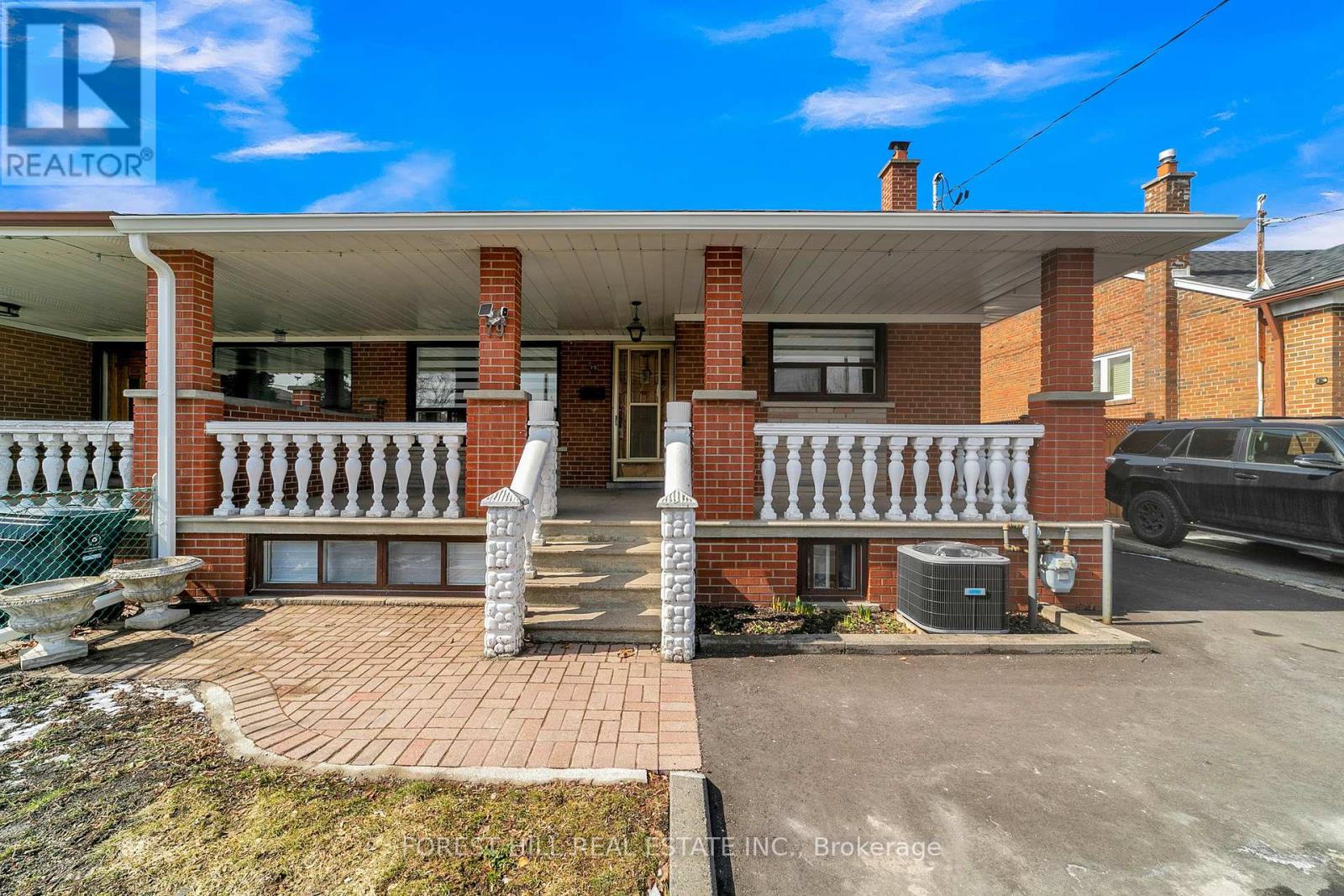79 Kanarick Crescent, Toronto, Ontario  M3L 1P3 - Photo 2 - W12913466
