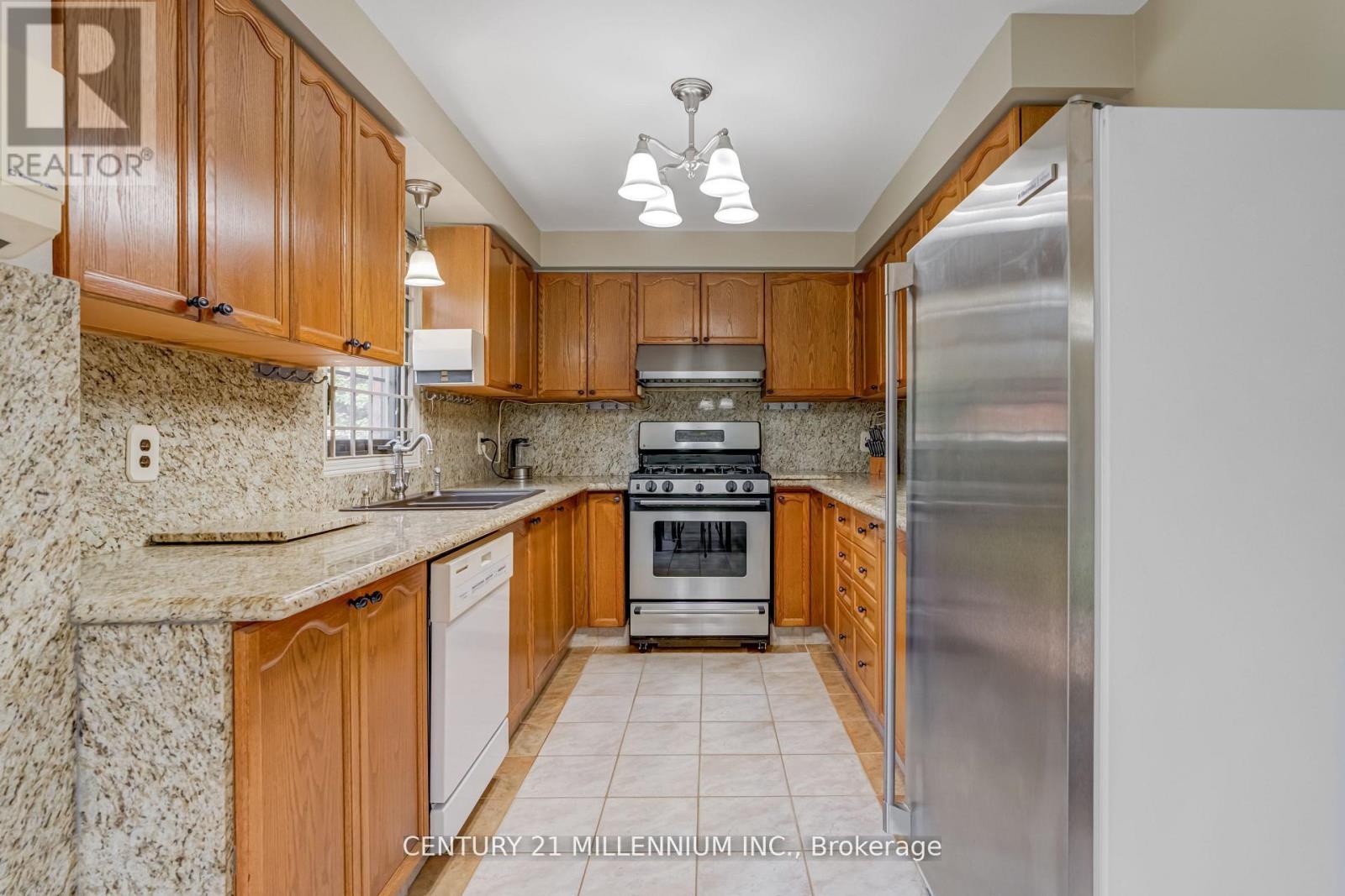 10 Phelps Drive, Brampton, Ontario  L6X 3V5 - Photo 11 - W12913472