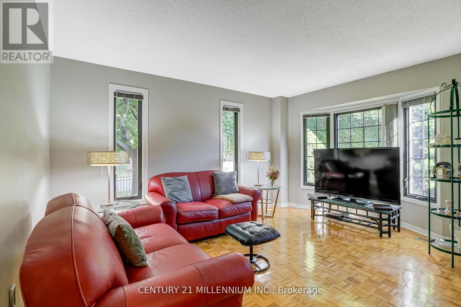 10 Phelps Drive, Brampton, Ontario  L6X 3V5 - Photo 5 - W12913472