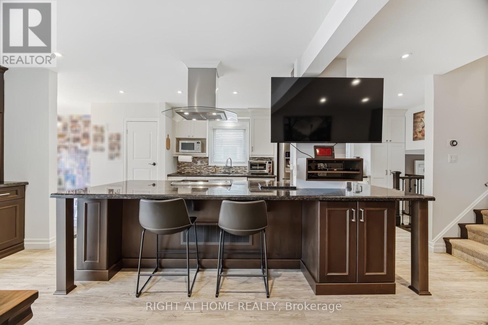 6370 Atherly Crescent, Mississauga, Ontario  L5N 2J2 - Photo 10 - W12913492