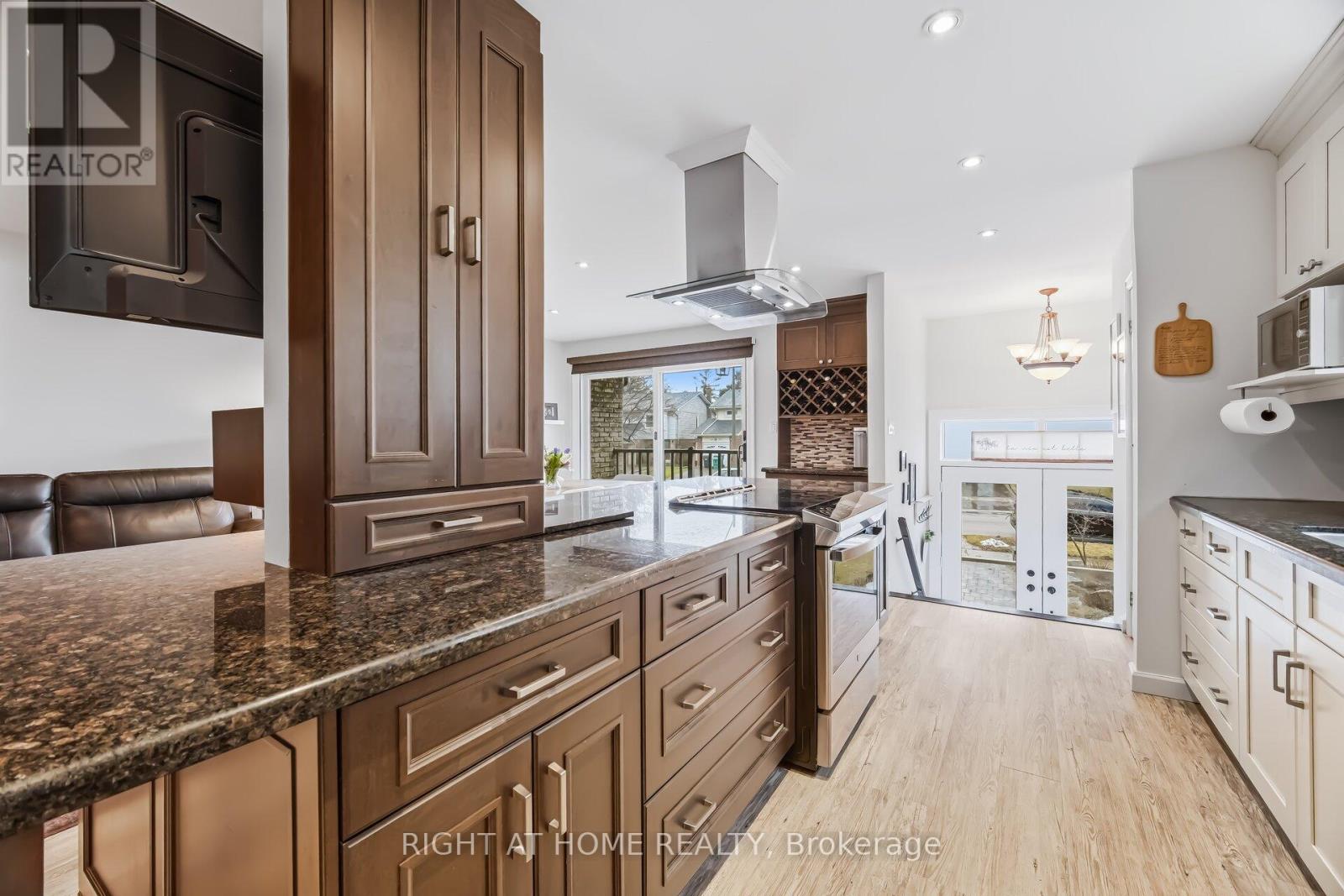 6370 Atherly Crescent, Mississauga, Ontario  L5N 2J2 - Photo 11 - W12913492