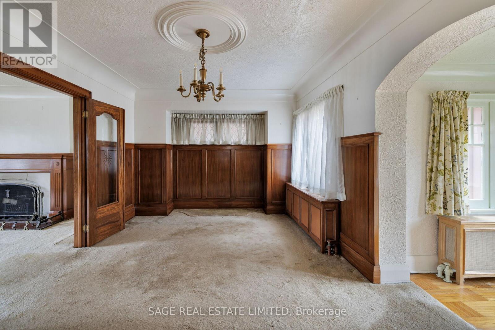 29 Strath Avenue, Toronto (Kingsway South), Ontario  M8X 1R2 - Photo 11 - W12913540