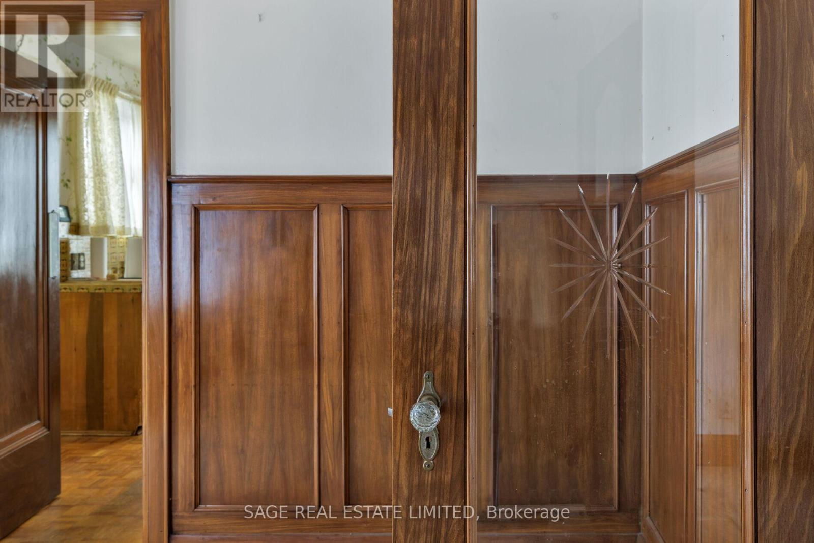 29 Strath Avenue, Toronto (Kingsway South), Ontario  M8X 1R2 - Photo 14 - W12913540