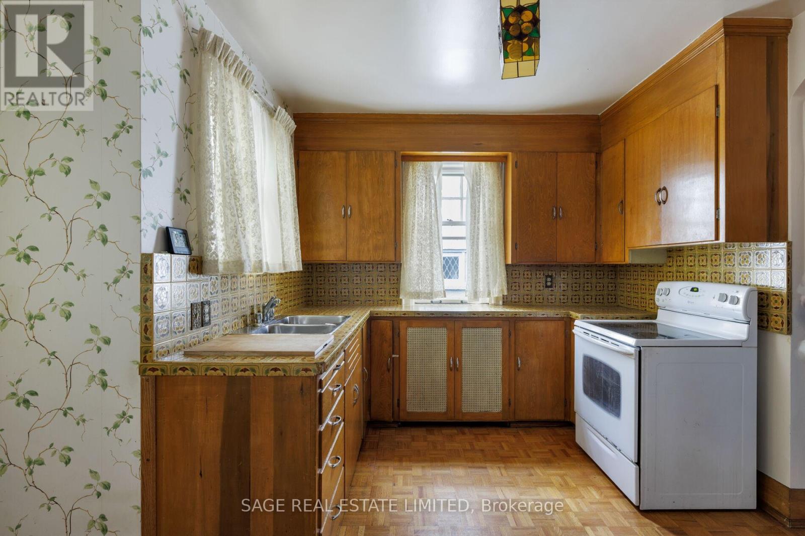 29 Strath Avenue, Toronto (Kingsway South), Ontario  M8X 1R2 - Photo 15 - W12913540