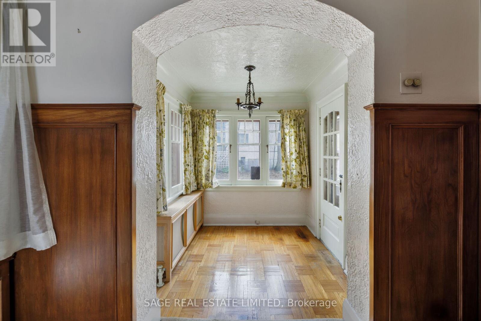 29 Strath Avenue, Toronto (Kingsway South), Ontario  M8X 1R2 - Photo 17 - W12913540