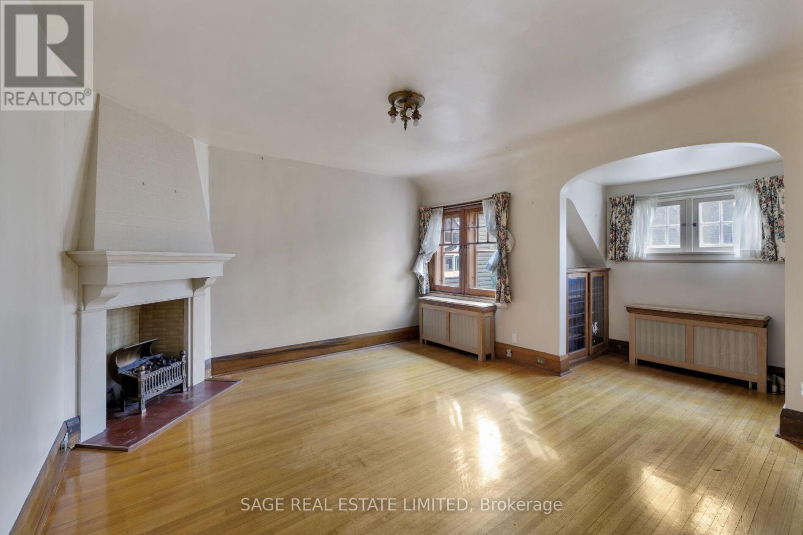 29 Strath Avenue, Toronto (Kingsway South), Ontario  M8X 1R2 - Photo 19 - W12913540