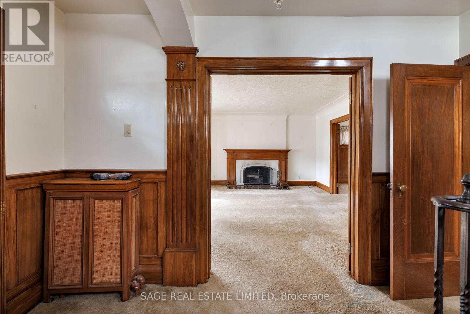 29 Strath Avenue, Toronto (Kingsway South), Ontario  M8X 1R2 - Photo 6 - W12913540