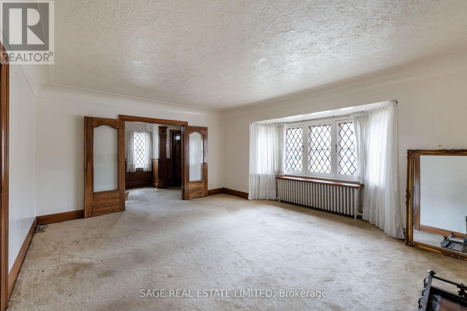 29 Strath Avenue, Toronto (Kingsway South), Ontario  M8X 1R2 - Photo 9 - W12913540