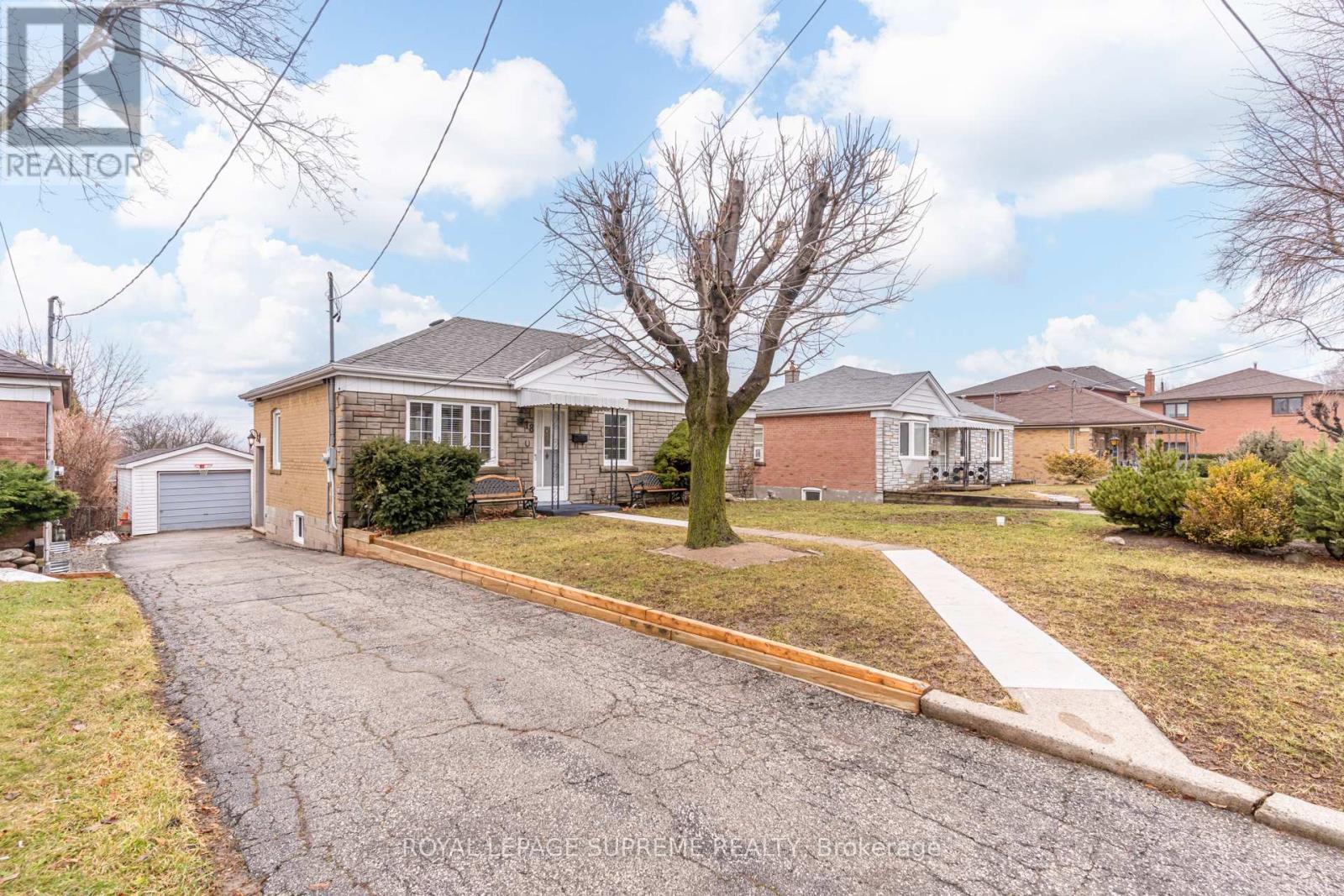 18 FAIRWEATHER ROAD, Toronto, Ontario