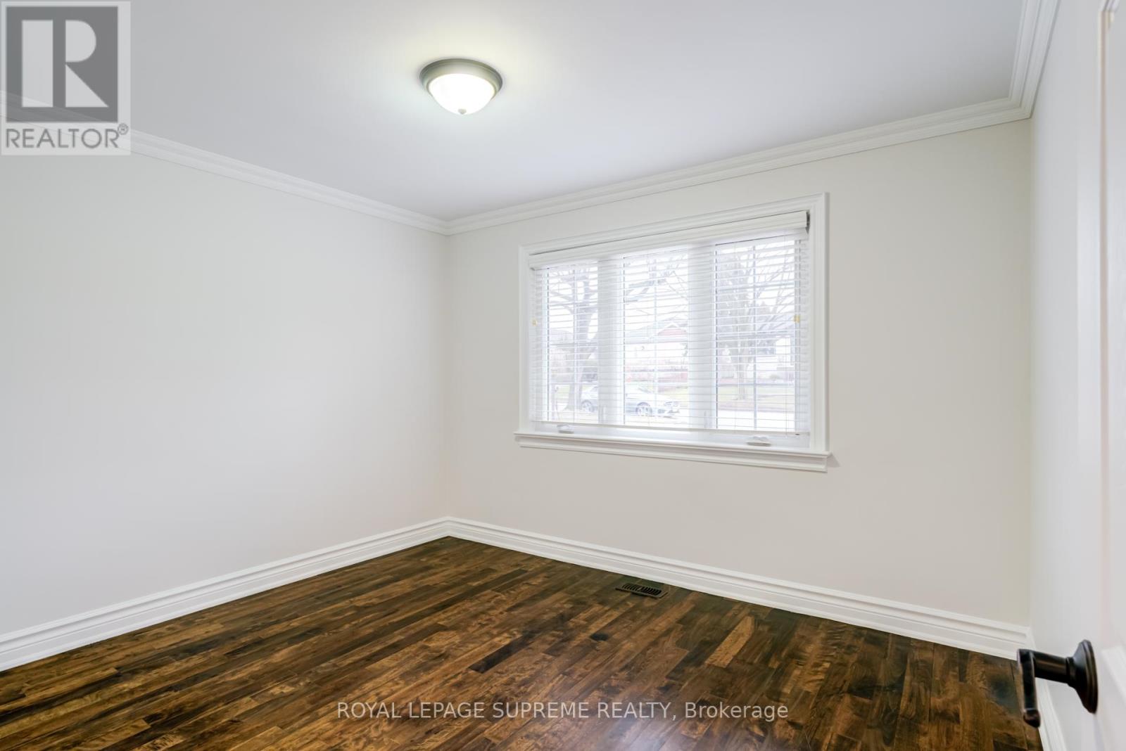 18 Fairweather Road, Toronto (Brookhaven-Amesbury), Ontario  M6M 4C7 - Photo 10 - W12913570