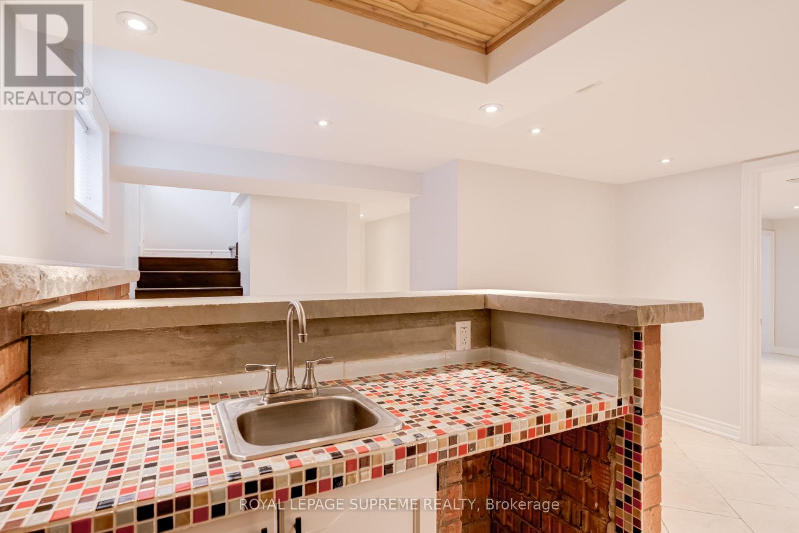 18 Fairweather Road, Toronto (Brookhaven-Amesbury), Ontario  M6M 4C7 - Photo 14 - W12913570