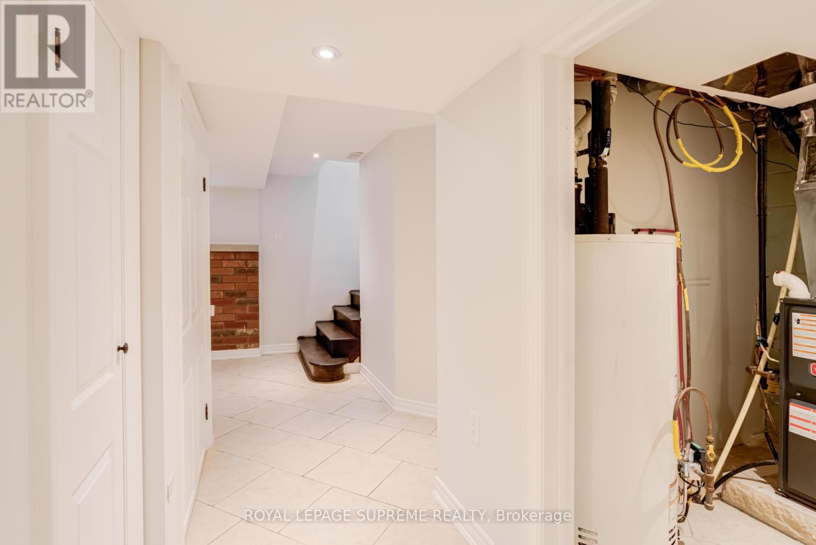 18 Fairweather Road, Toronto (Brookhaven-Amesbury), Ontario  M6M 4C7 - Photo 16 - W12913570