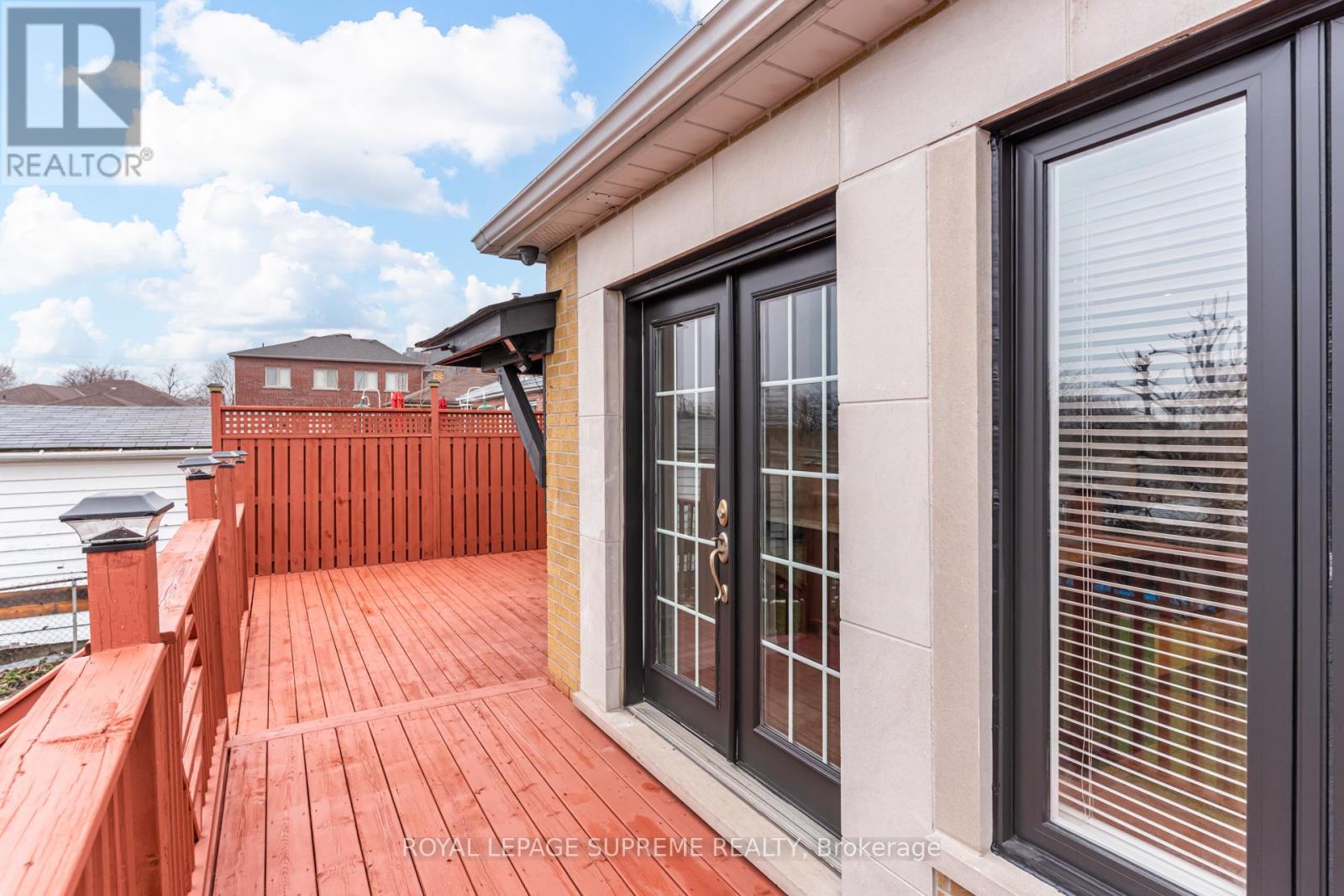 18 Fairweather Road, Toronto (Brookhaven-Amesbury), Ontario  M6M 4C7 - Photo 18 - W12913570