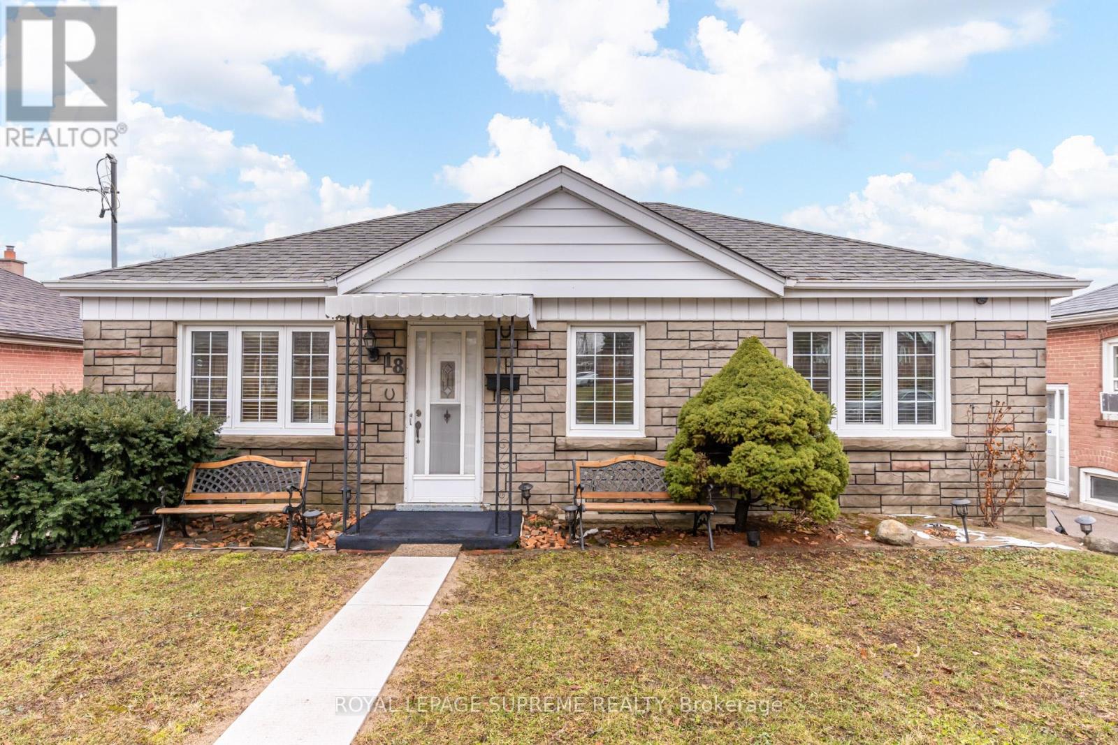 18 Fairweather Road, Toronto (Brookhaven-Amesbury), Ontario  M6M 4C7 - Photo 2 - W12913570