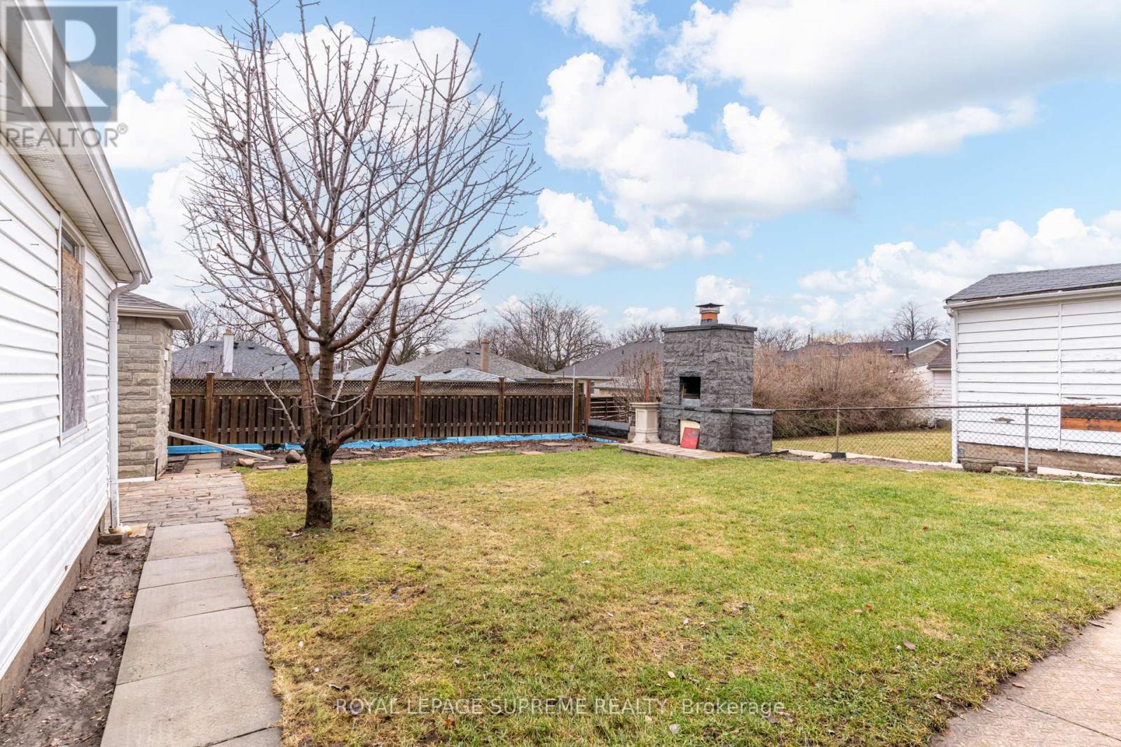 18 Fairweather Road, Toronto (Brookhaven-Amesbury), Ontario  M6M 4C7 - Photo 24 - W12913570