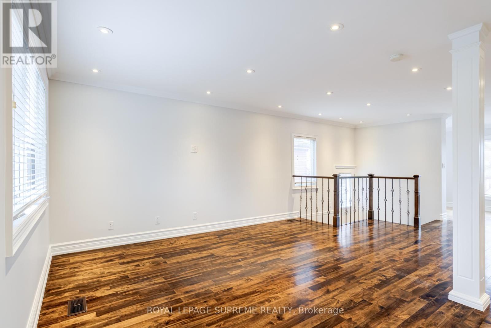 18 Fairweather Road, Toronto (Brookhaven-Amesbury), Ontario  M6M 4C7 - Photo 6 - W12913570