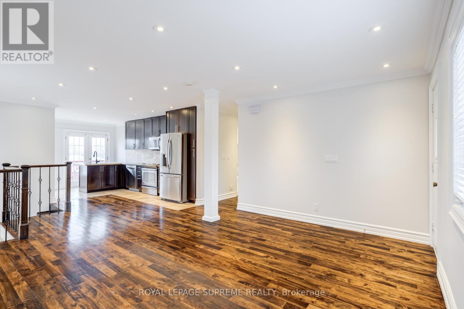 18 Fairweather Road, Toronto (Brookhaven-Amesbury), Ontario  M6M 4C7 - Photo 7 - W12913570