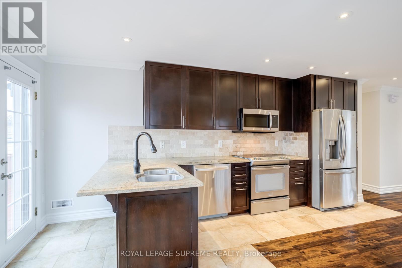 18 Fairweather Road, Toronto (Brookhaven-Amesbury), Ontario  M6M 4C7 - Photo 8 - W12913570