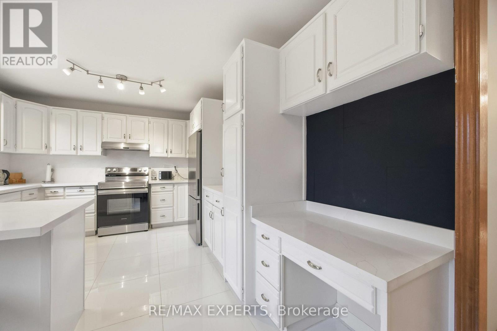 63 Riverside Drive, Toronto (Humber Summit), Ontario  M9L 1J2 - Photo 12 - W12913584