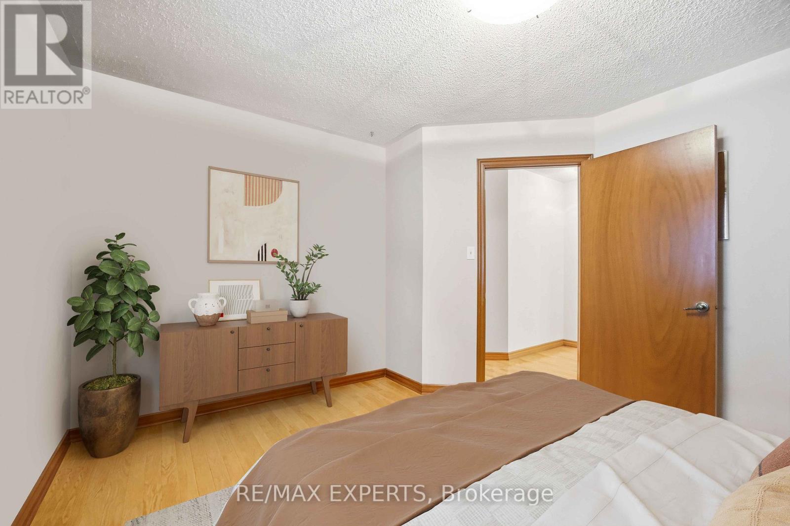 63 Riverside Drive, Toronto (Humber Summit), Ontario  M9L 1J2 - Photo 19 - W12913584