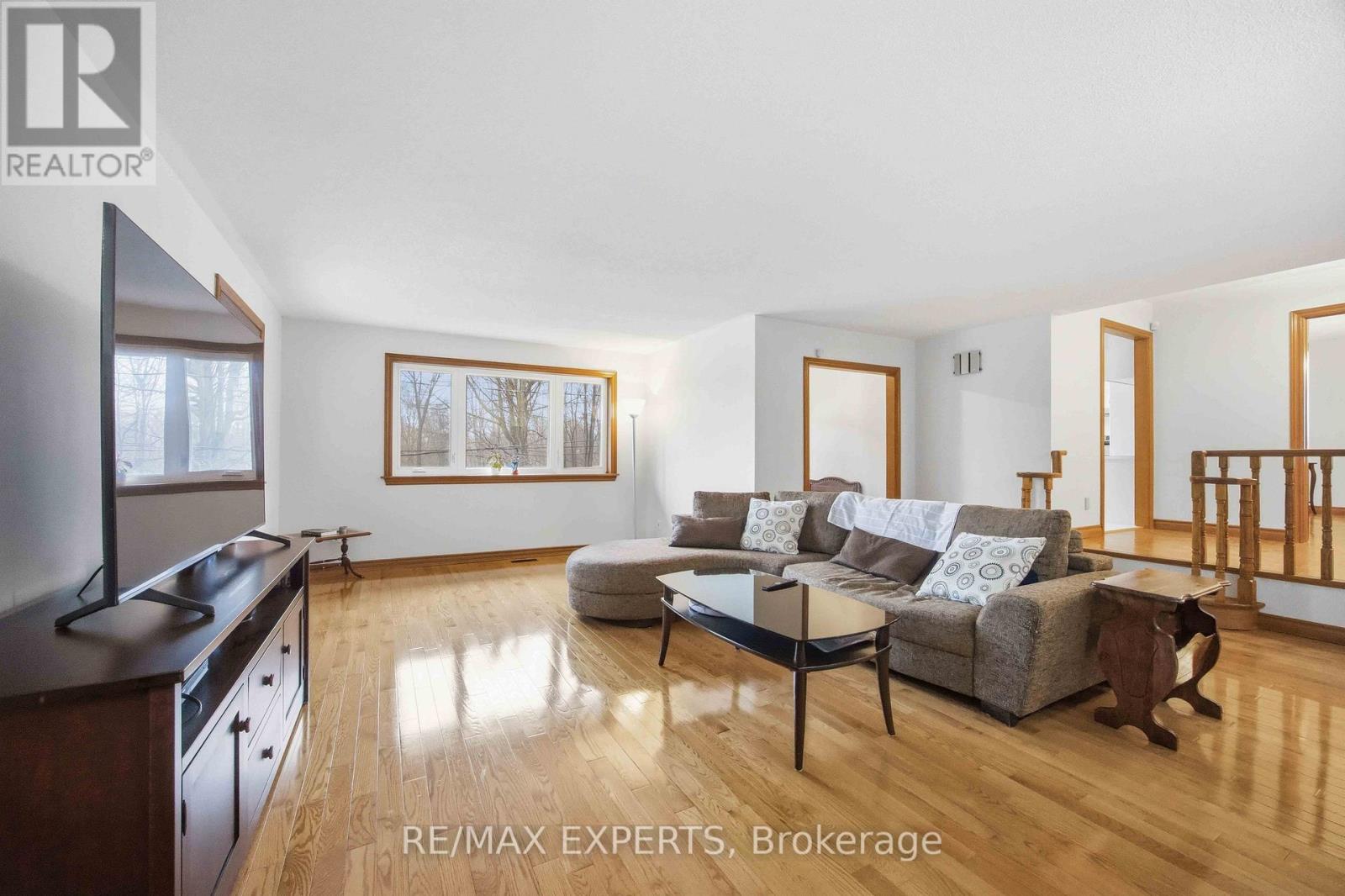 63 Riverside Drive, Toronto (Humber Summit), Ontario  M9L 1J2 - Photo 8 - W12913584