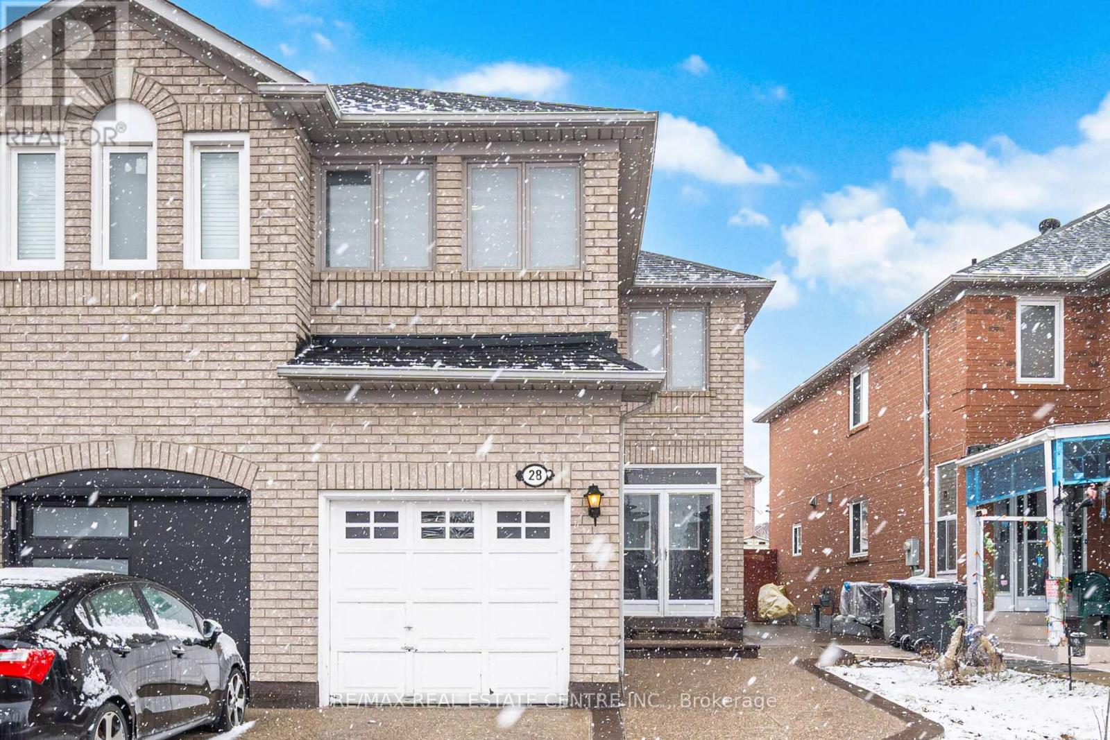 28 Mount Fuji Crescent, Brampton, Ontario  L6R 2L3 - Photo 2 - W12913618