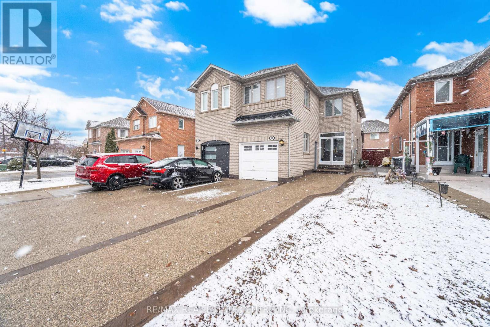 28 Mount Fuji Crescent, Brampton, Ontario  L6R 2L3 - Photo 4 - W12913618