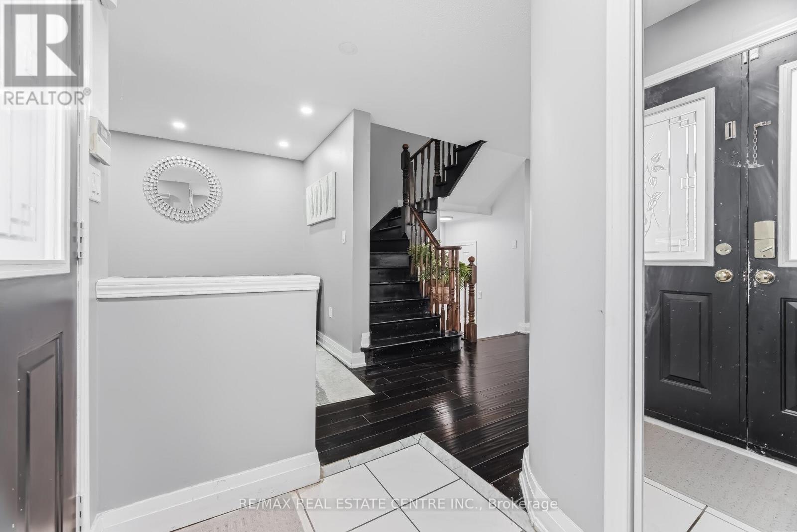 28 Mount Fuji Crescent, Brampton, Ontario  L6R 2L3 - Photo 8 - W12913618