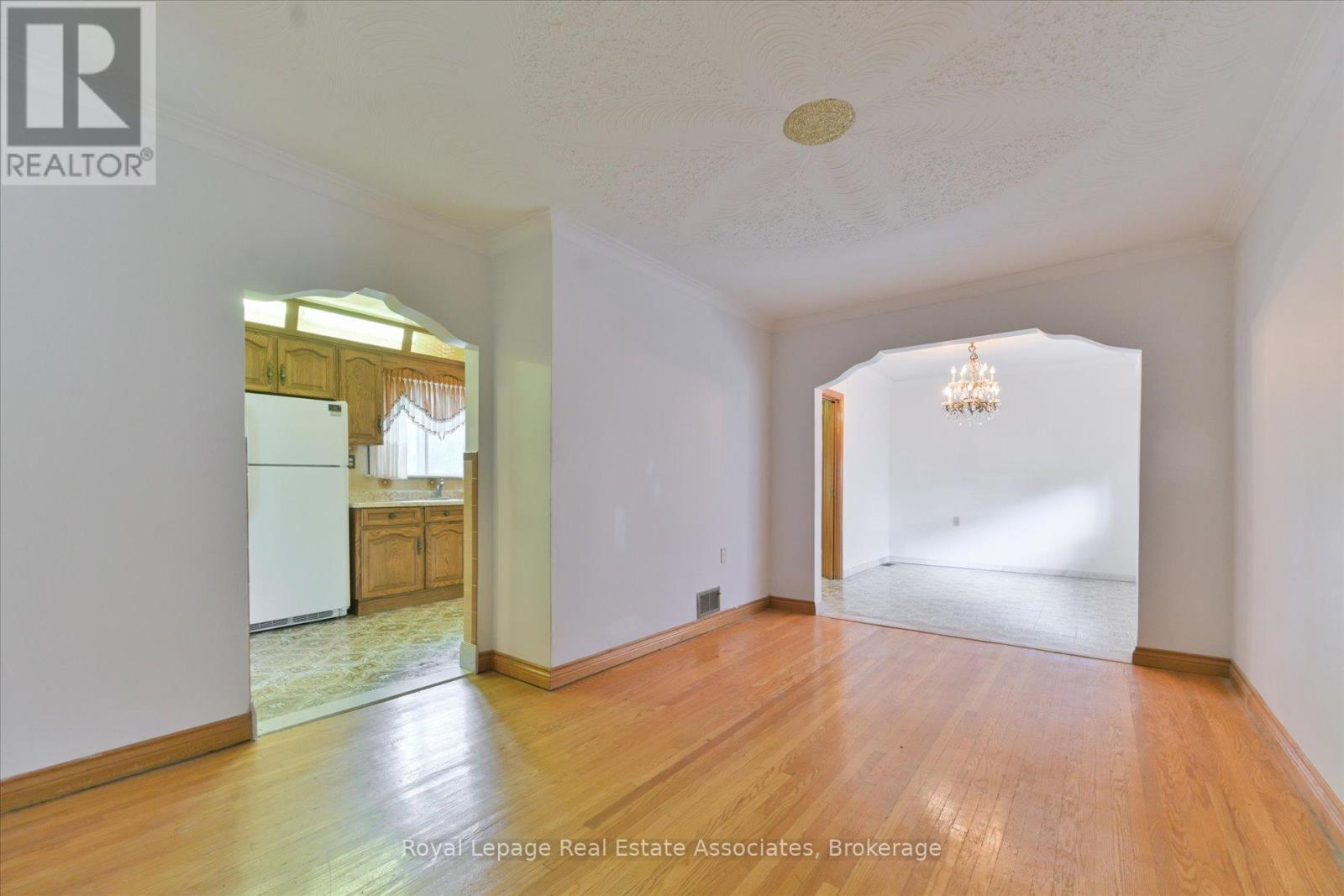 135 Jay Street, Toronto, Ontario  M6L 2M3 - Photo 11 - W12913646