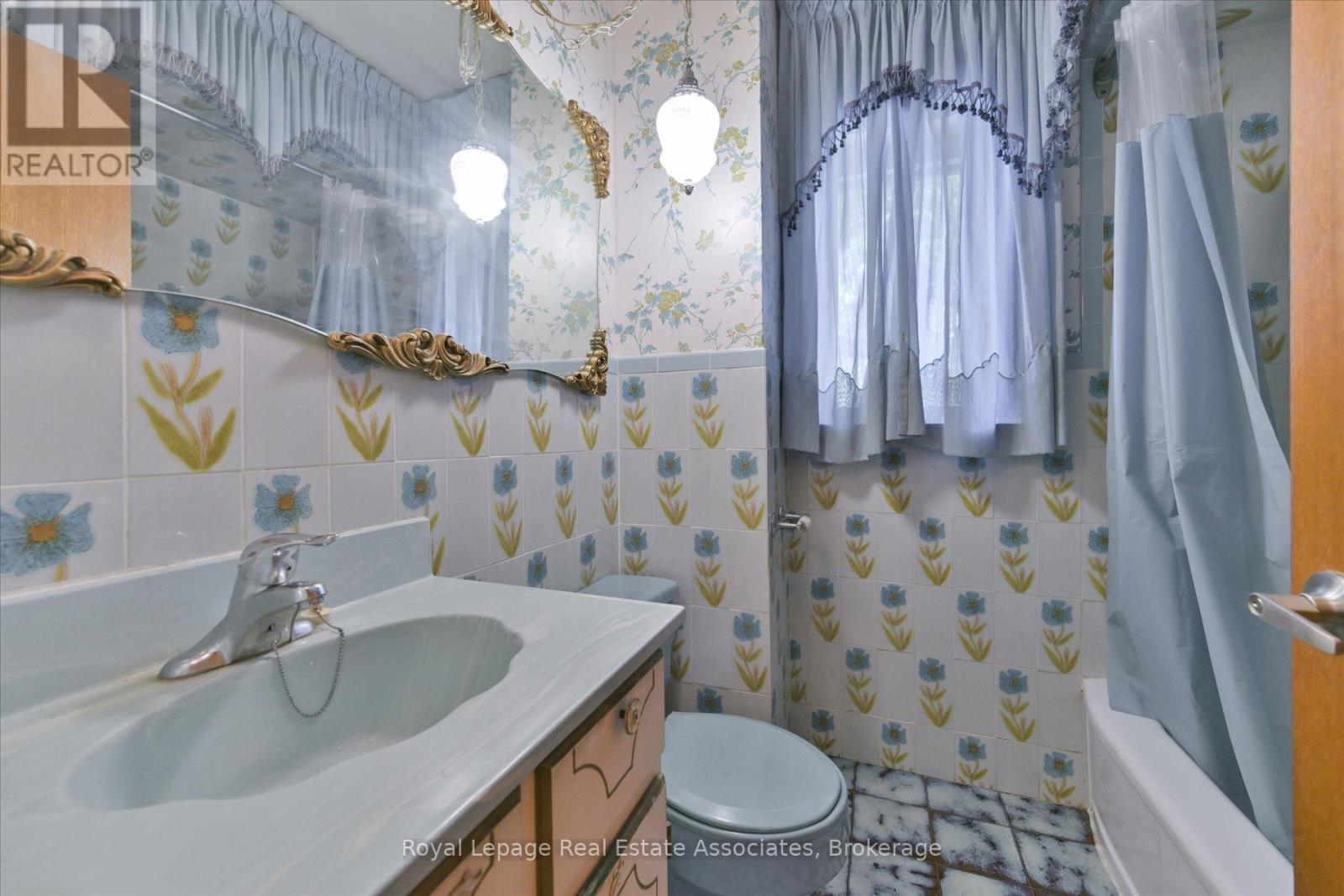 135 Jay Street, Toronto, Ontario  M6L 2M3 - Photo 18 - W12913646