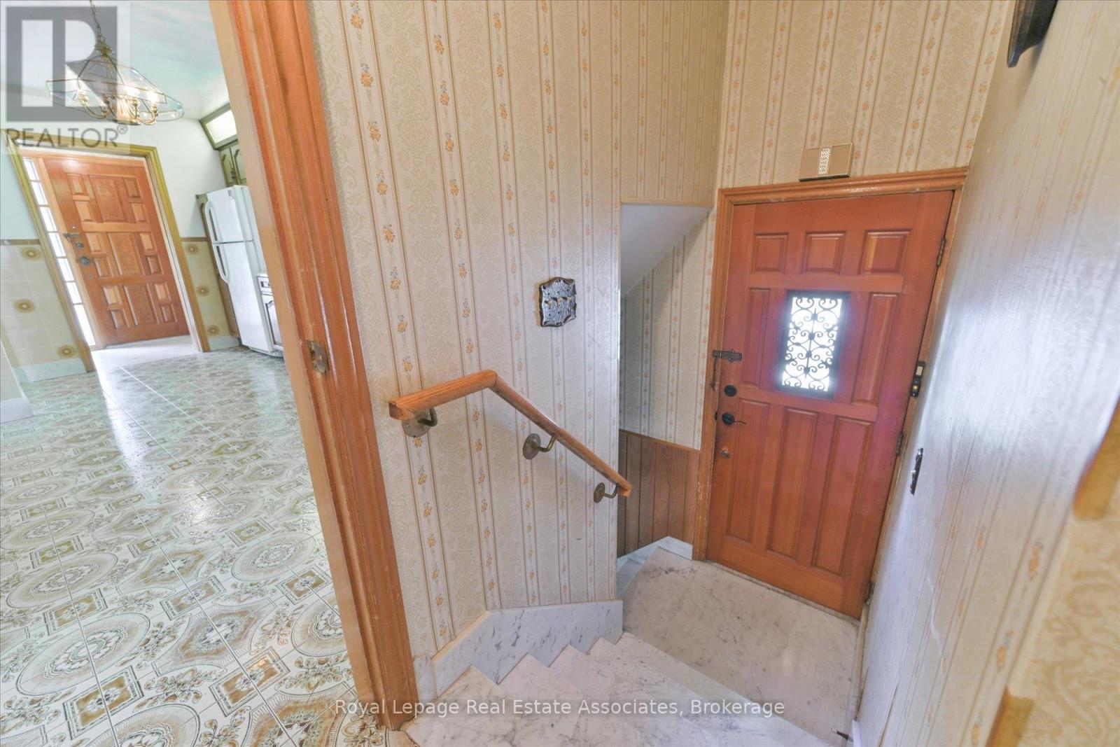 135 Jay Street, Toronto, Ontario  M6L 2M3 - Photo 27 - W12913646