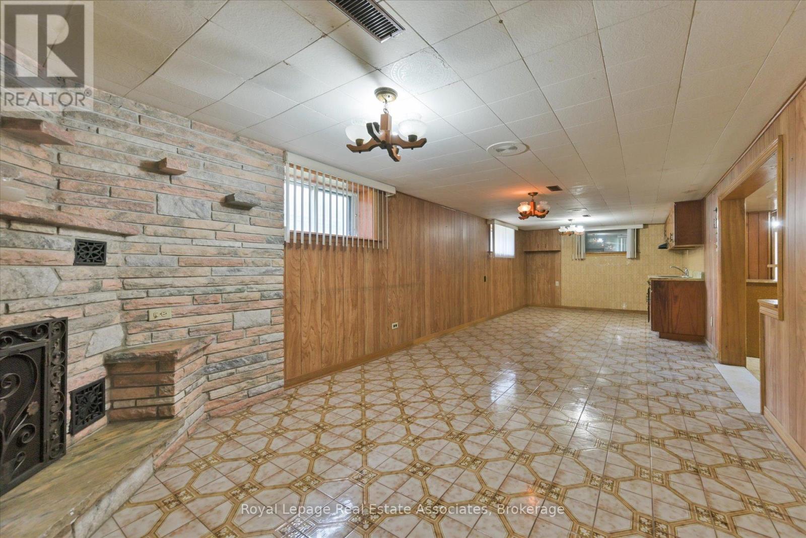 135 Jay Street, Toronto, Ontario  M6L 2M3 - Photo 33 - W12913646