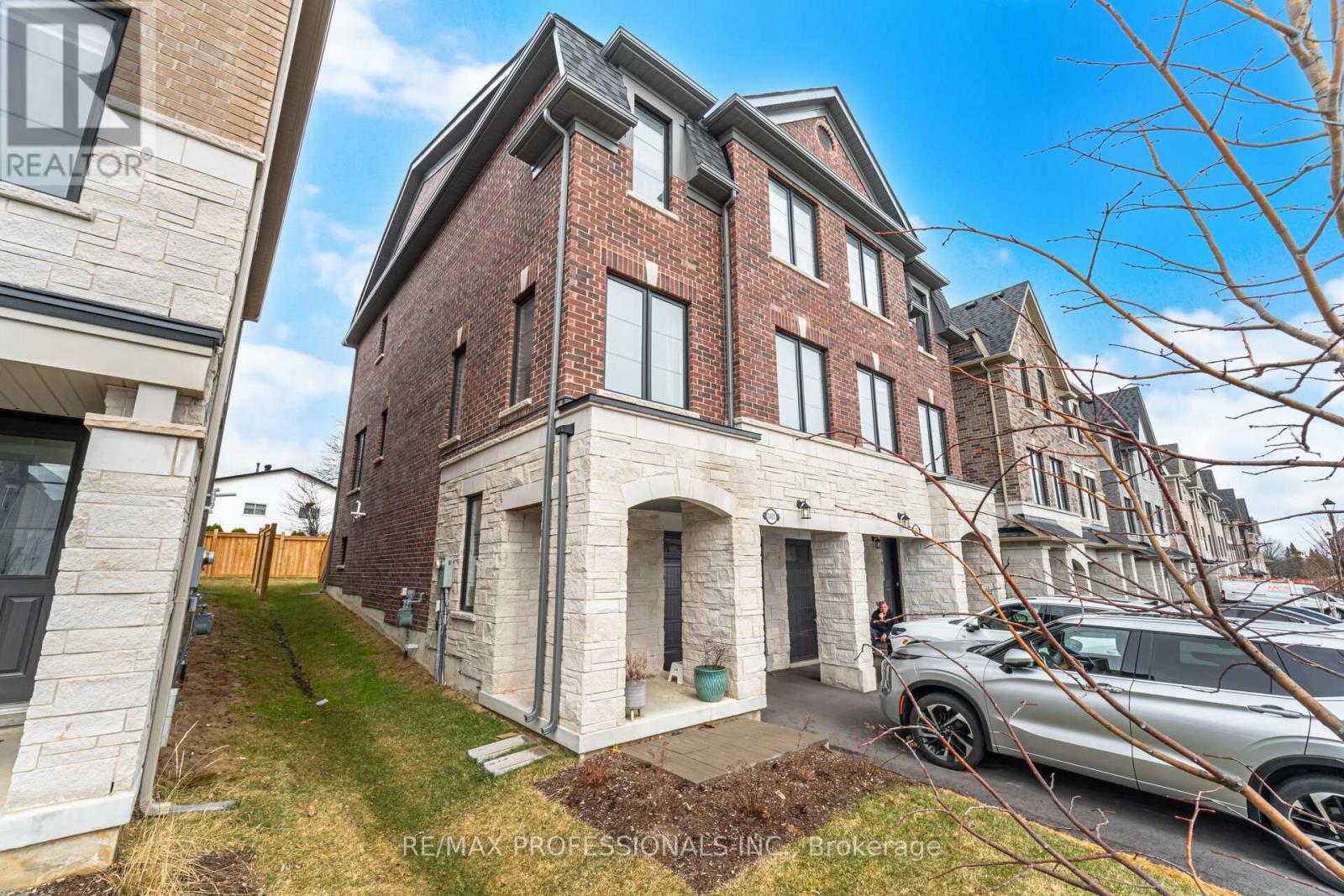 1401 National Common, Burlington, Ontario L7P 0V7 - Photo 3 - W12913654
