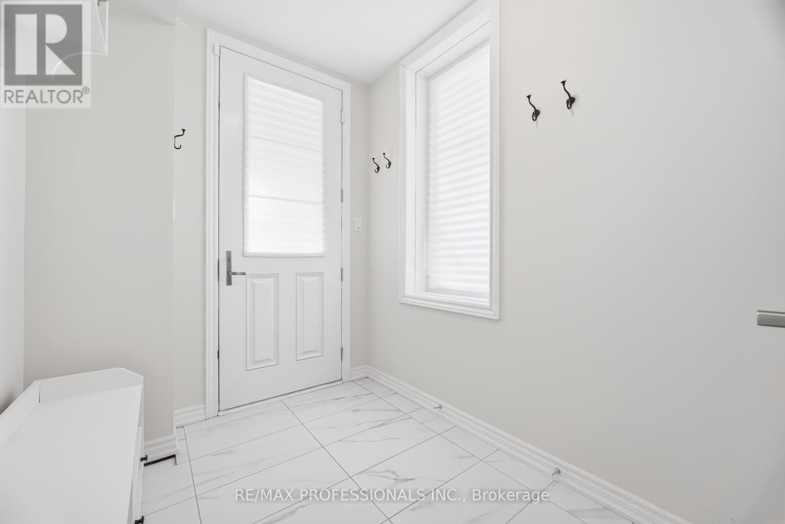 1401 National Common, Burlington, Ontario L7P 0V7 - Photo 4 - W12913654