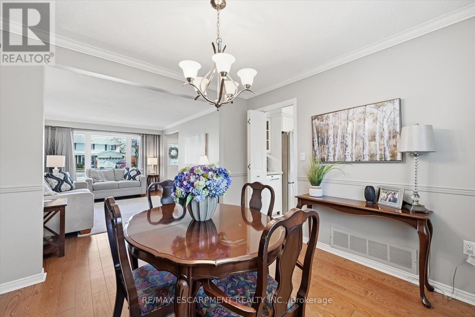 478 Featherstone Court, Burlington (Shoreacres), Ontario  L7L 5K1 - Photo 11 - W12913670