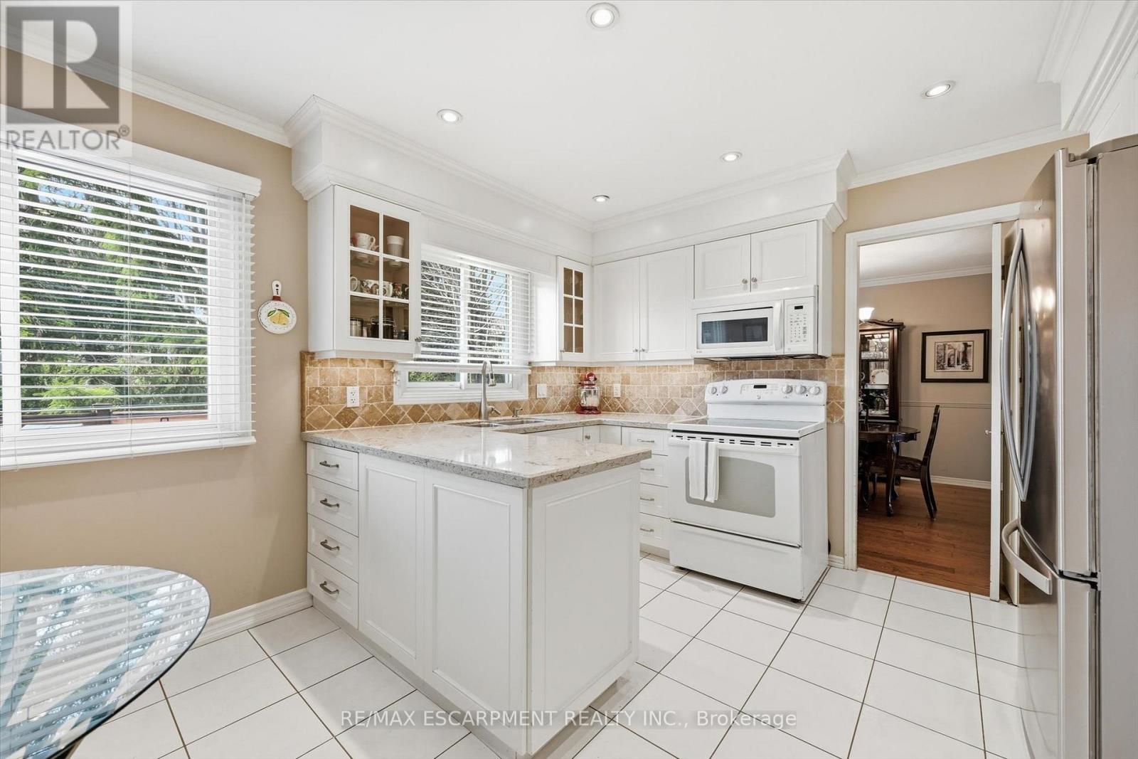 478 Featherstone Court, Burlington (Shoreacres), Ontario  L7L 5K1 - Photo 14 - W12913670