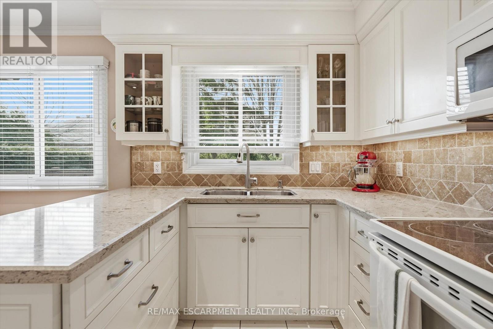 478 Featherstone Court, Burlington (Shoreacres), Ontario  L7L 5K1 - Photo 15 - W12913670