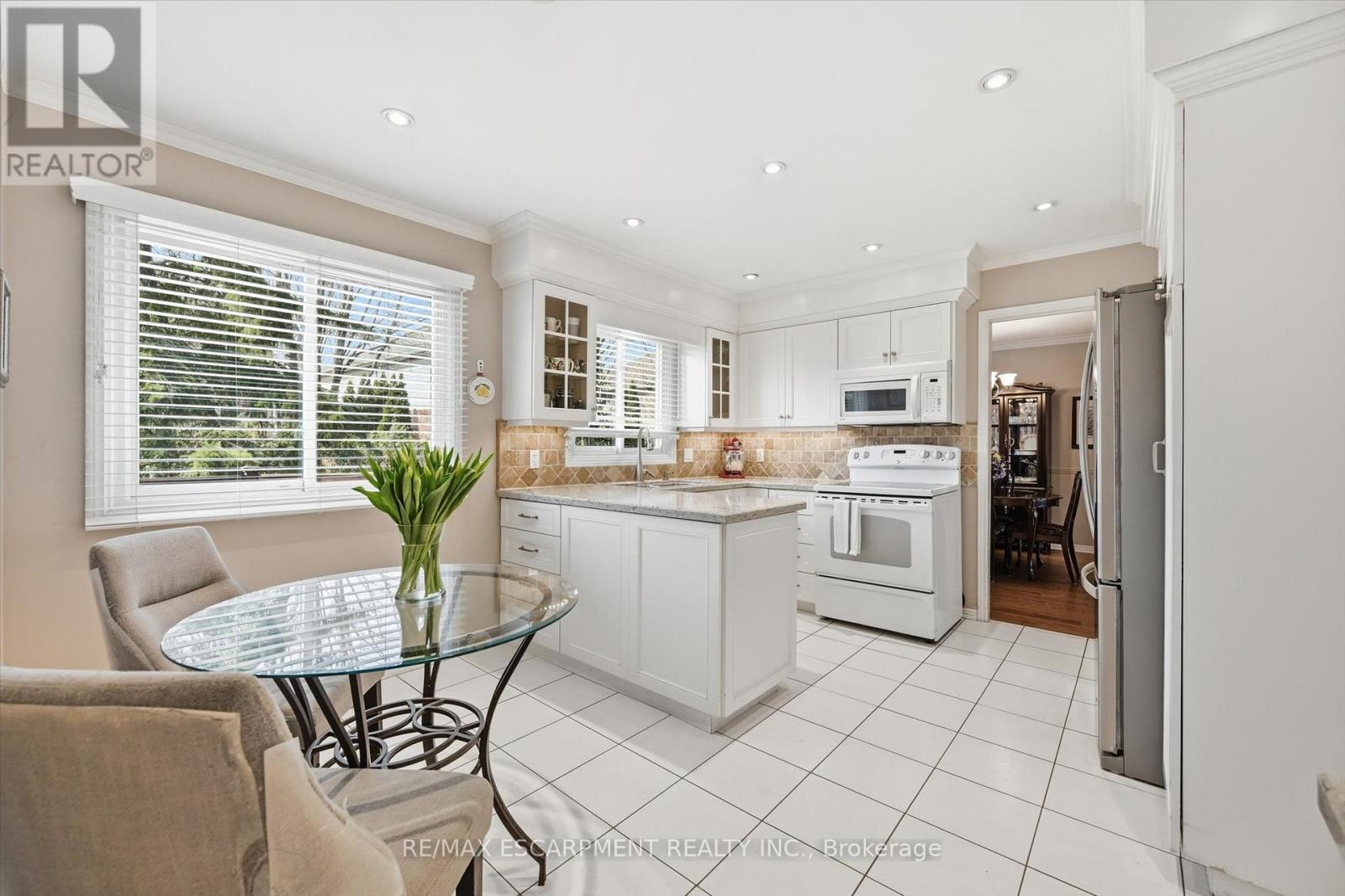 478 Featherstone Court, Burlington (Shoreacres), Ontario  L7L 5K1 - Photo 18 - W12913670