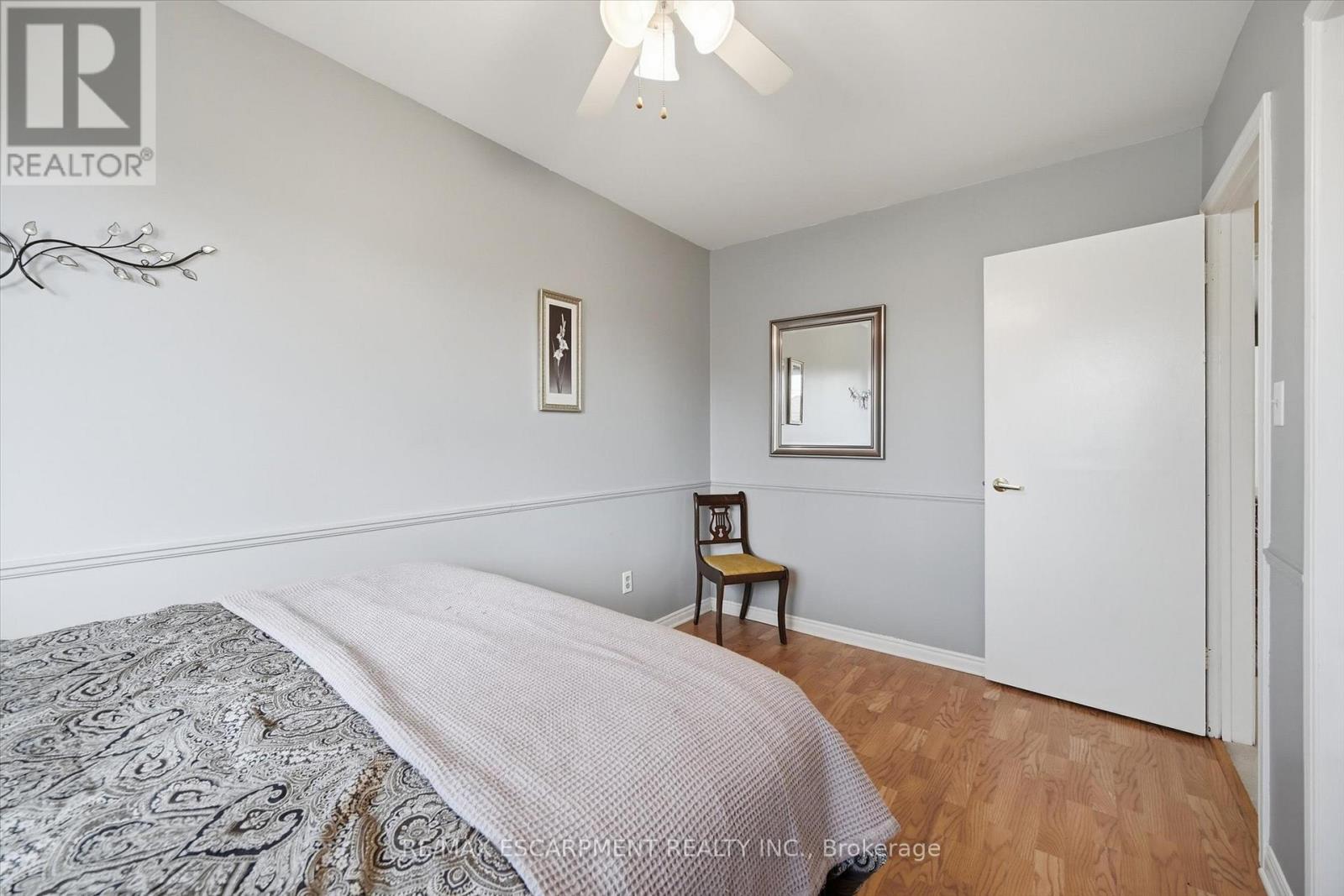 478 Featherstone Court, Burlington (Shoreacres), Ontario  L7L 5K1 - Photo 33 - W12913670