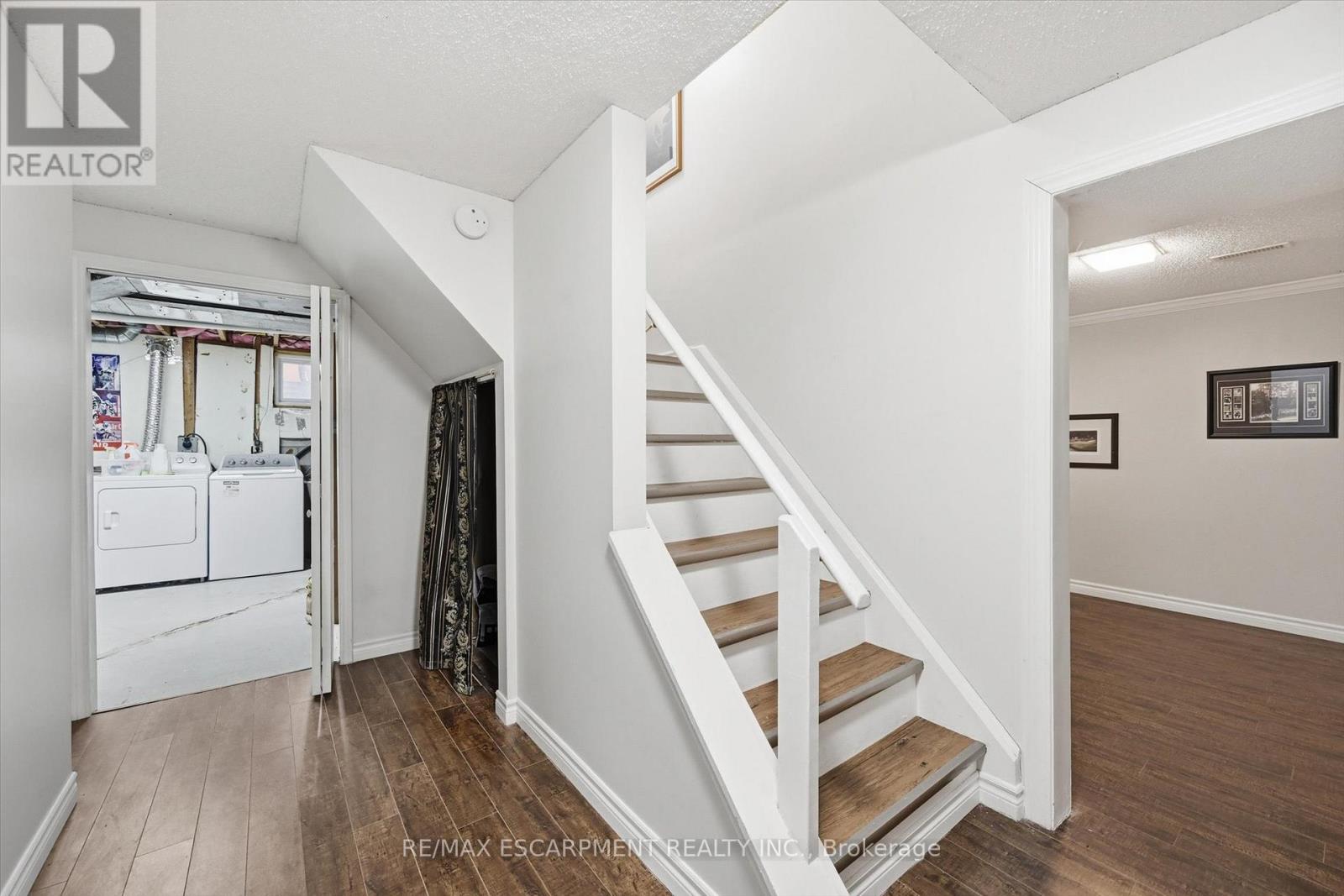 478 Featherstone Court, Burlington (Shoreacres), Ontario  L7L 5K1 - Photo 43 - W12913670